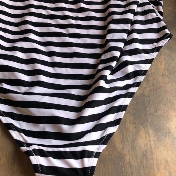 Motherhood Maternity Beach Bump black white stripe one piece swimsuit Large New - Picture 10 of 13
